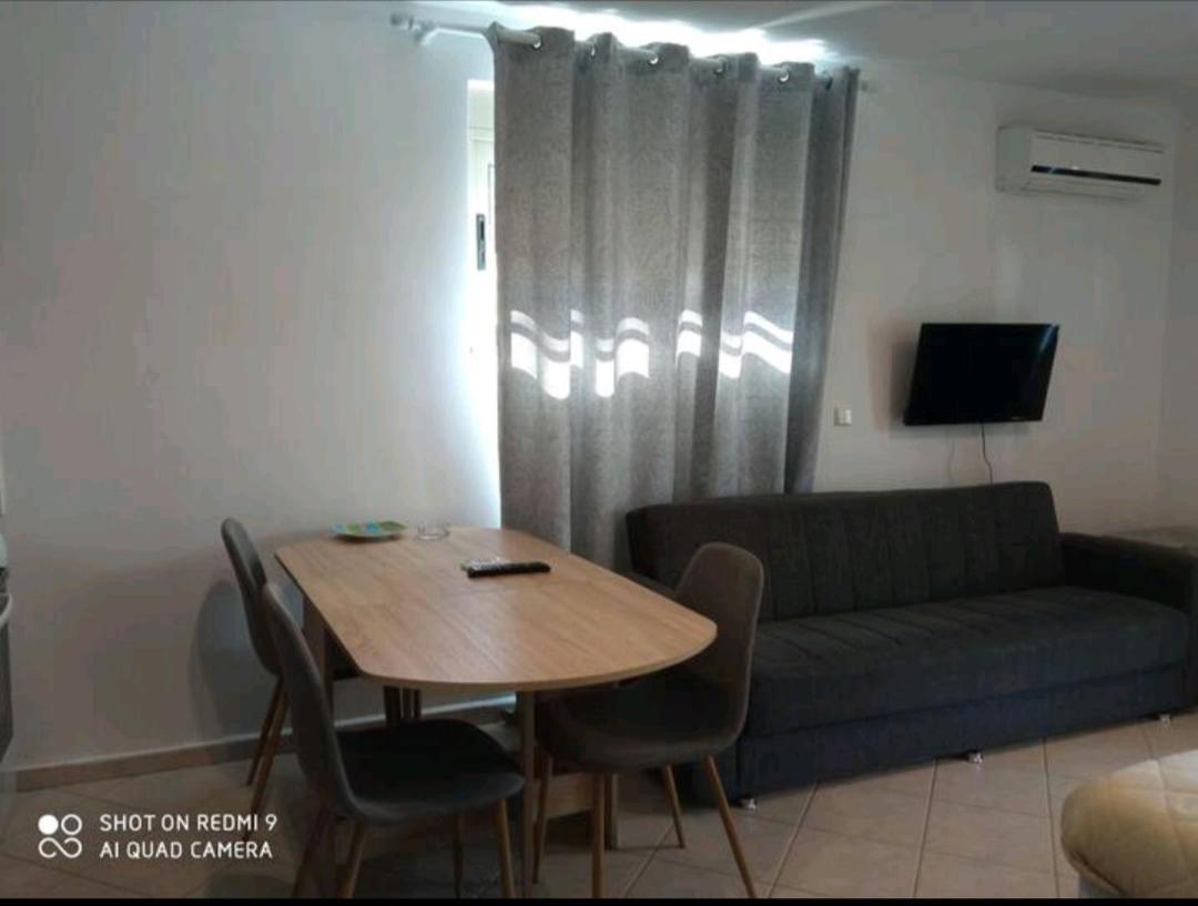 Theoni'S Apartments Xylokastro Bagian luar foto