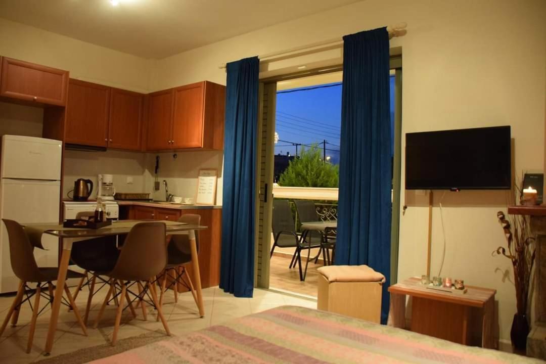 Theoni'S Apartments Xylokastro Bagian luar foto