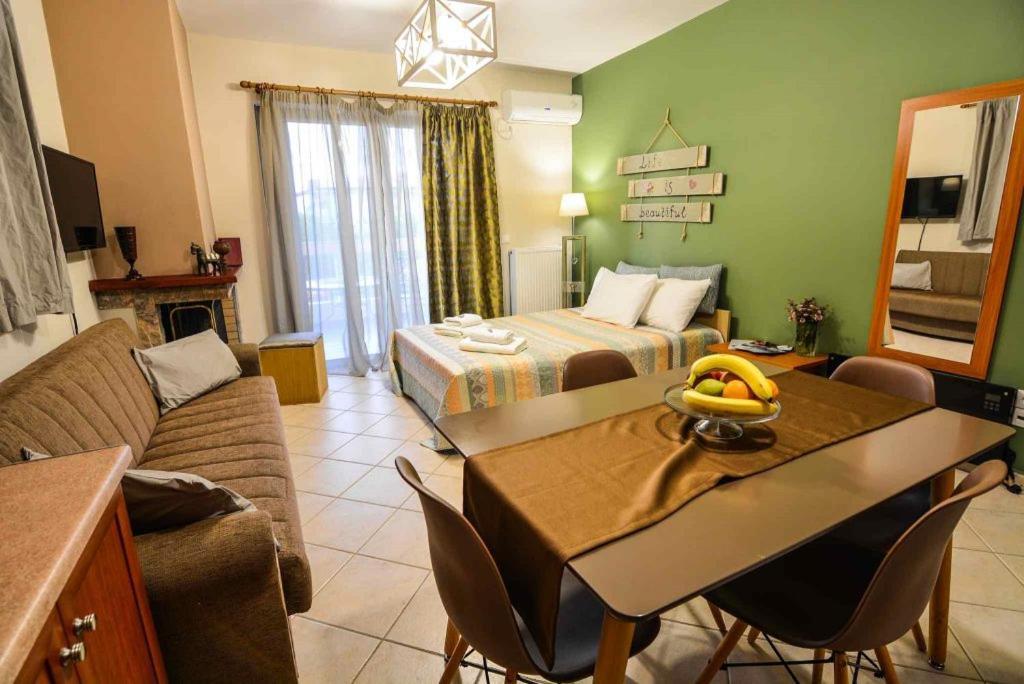 Theoni'S Apartments Xylokastro Bagian luar foto